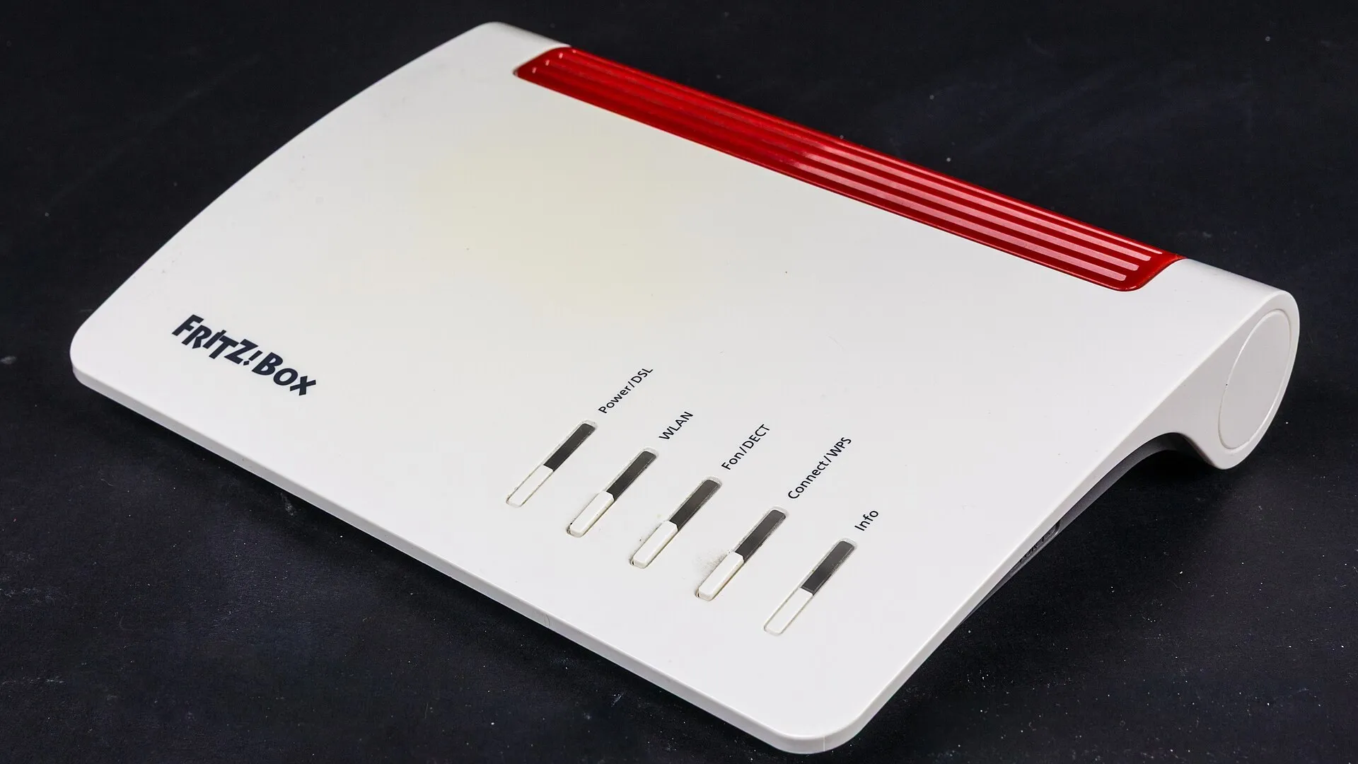 FRITZ!Box-Router in Weiß und Rot