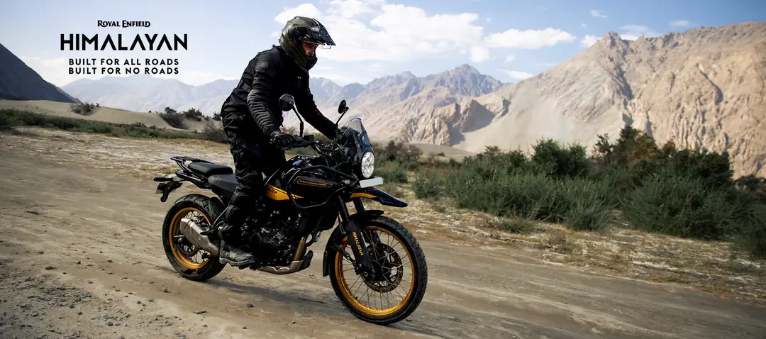 Royal Enfield Himalayan 450 auf Schotterpiste