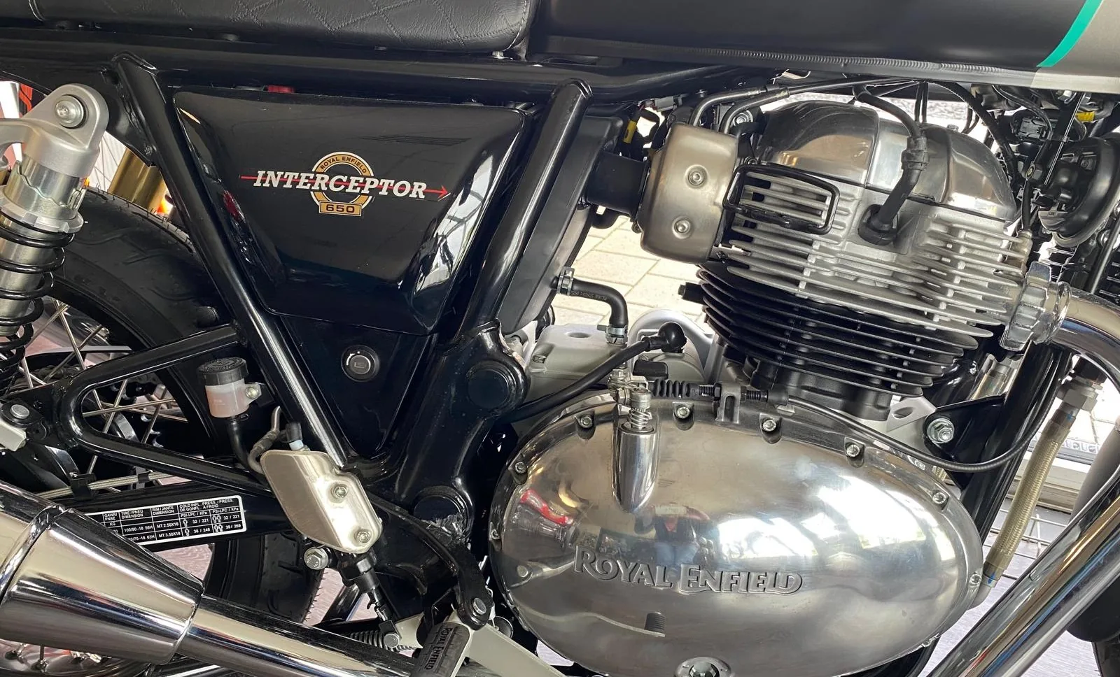 Royal Enfield Interceptor – Motor und Federbein im Detail